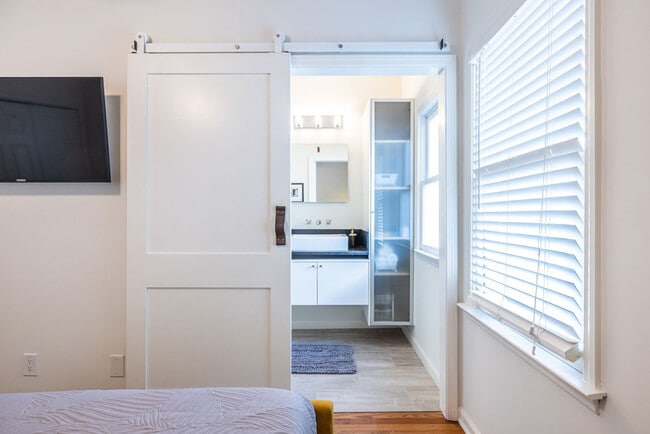 Building Photo - 71 Randolph St NE