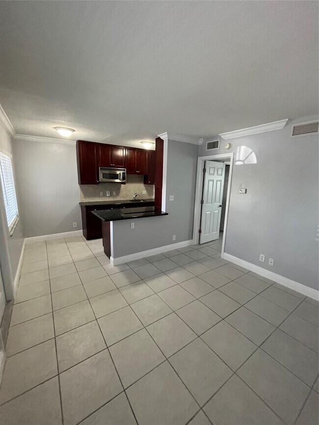 Building Photo - 1311 NE 18th St