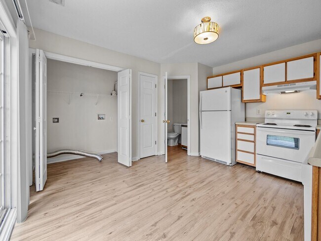 Building Photo - Welcome to Winners Circle!