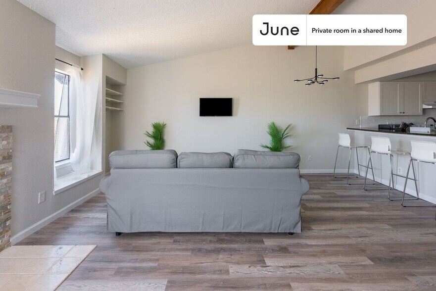 Building Photo - Room in Shared 2 bed/2 bath home