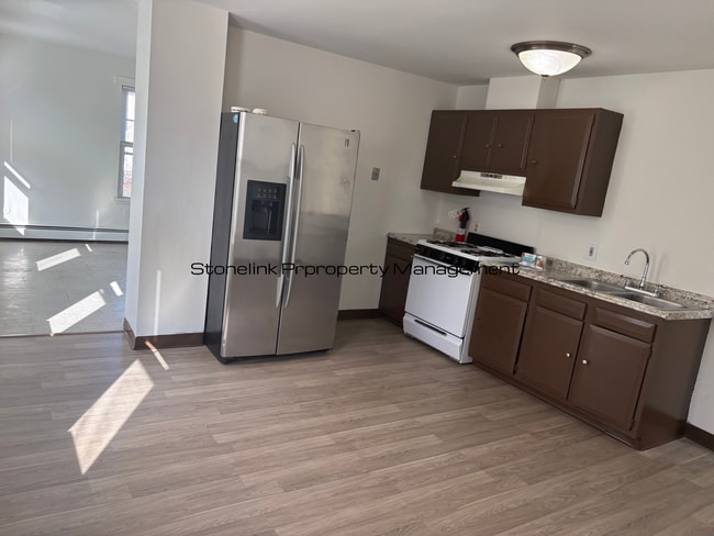 Building Photo - 220 Cross St