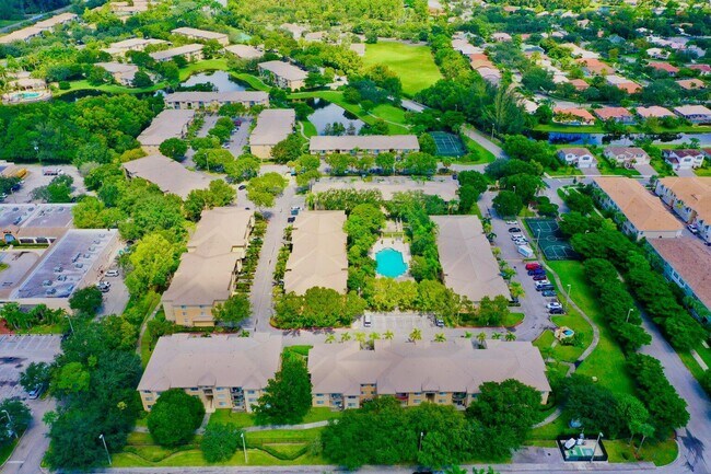 Building Photo - 1700 Crestwood Ct S