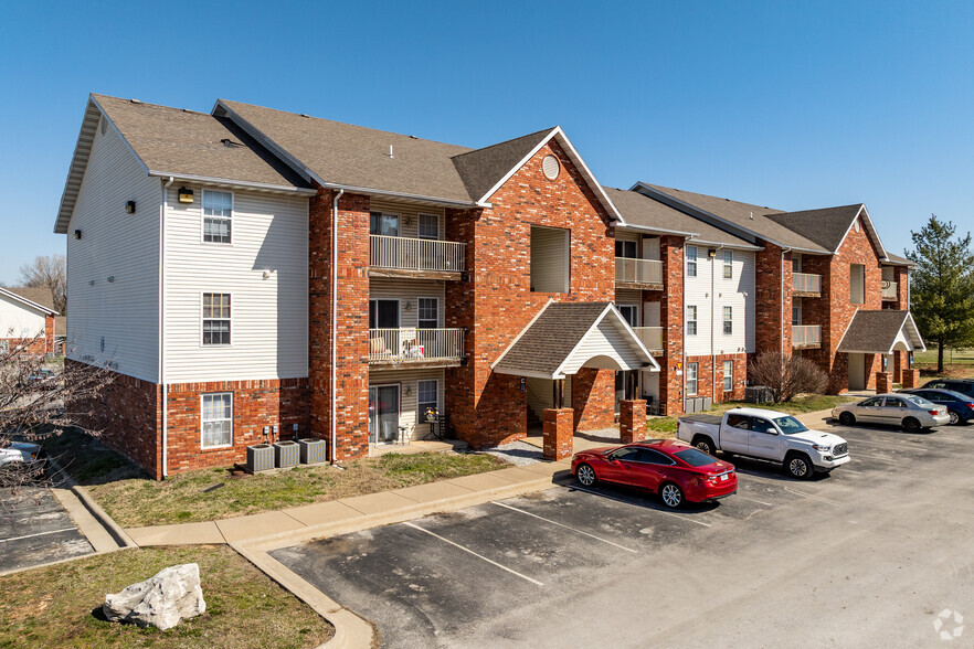 Building Photo - Parkwood Apartments