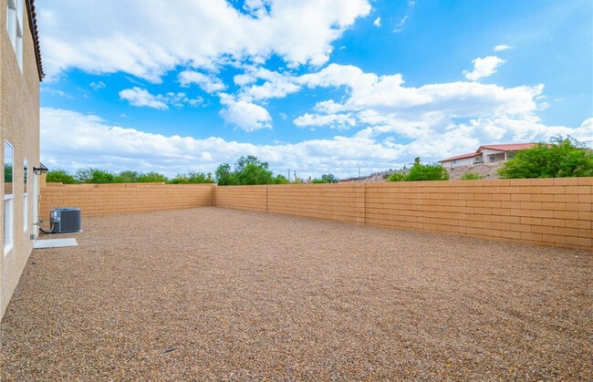 Building Photo - 2412 Village Dr