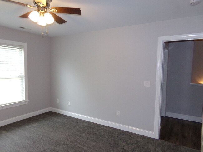 Building Photo - Beautiful Home in Indian Hills