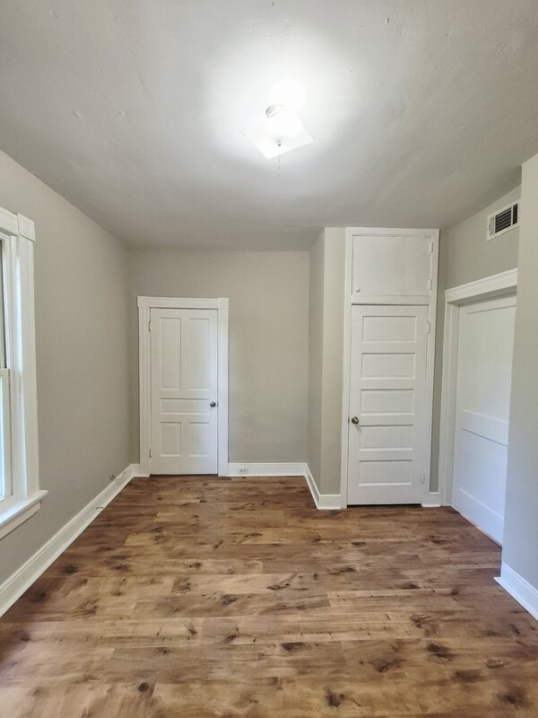 Building Photo - 3209 3rd Ave