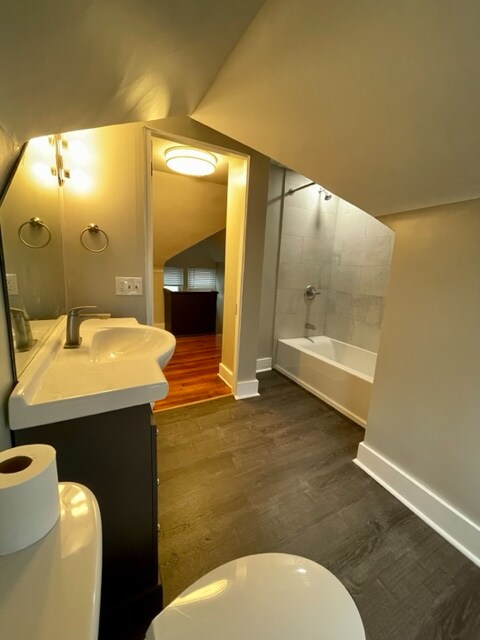 Building Photo - 370 Howell Ave