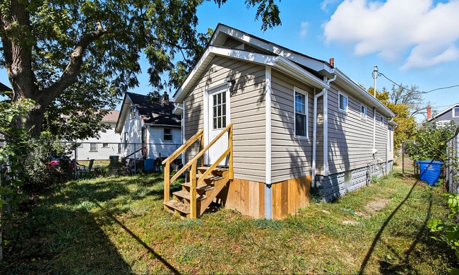 Building Photo - 867 E 12th Ave