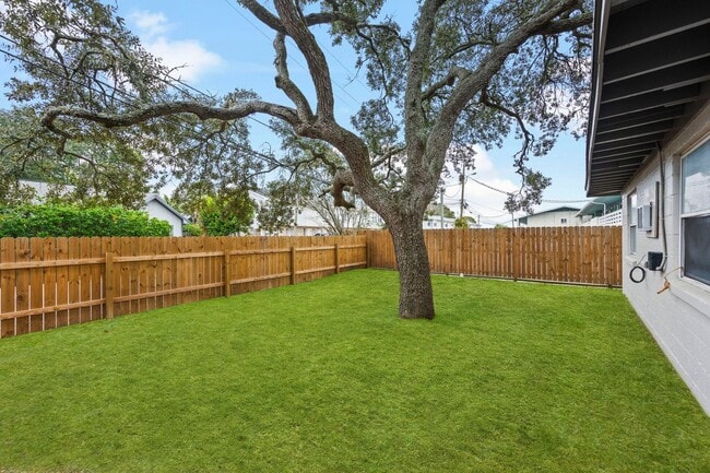 Building Photo - Quaint 1 bedroom cottage in Fort Walton Be...