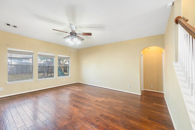 Building Photo - 10003 Lynette Falls Dr