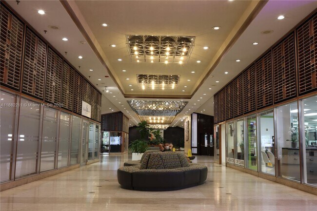 Building Photo - 801 Brickell Bay Dr