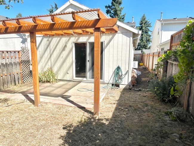 Building Photo - Mill Park 3 bedroom, 2.5 Bath Home on Quie...