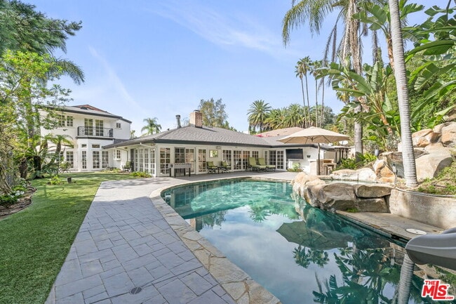 Building Photo - 9023 Alto Cedro Dr