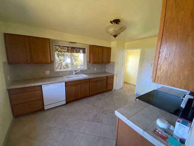 Building Photo - Sheridan Avenue Duplex