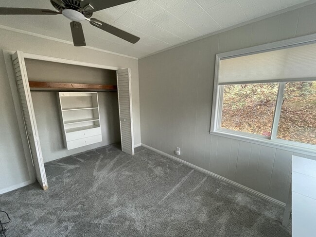 Building Photo - 5979 Meadow Ln