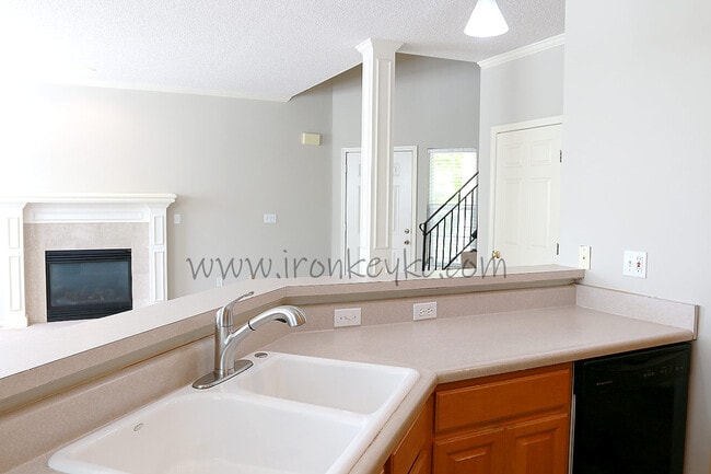 Building Photo - 9221 Boehm Dr
