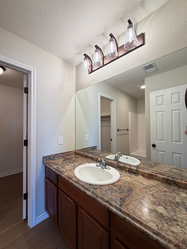 Building Photo - 5203 Graceland Dr
