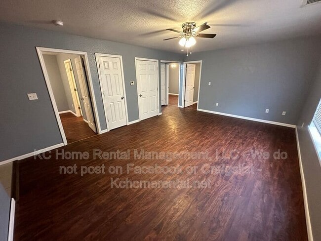 Building Photo - 1006 W Royle St