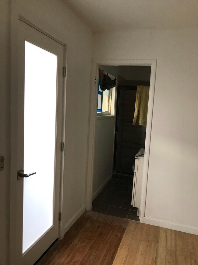 Bathroom entrance - 2220 Rollingwood Dr