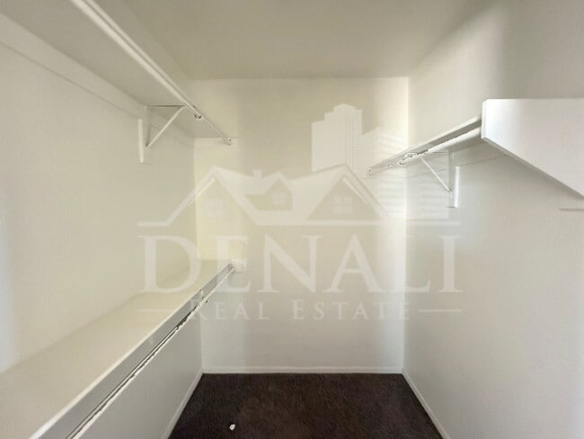 Building Photo - 1274 W Sparrow Ct