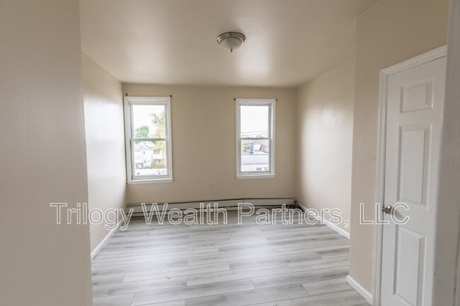 Building Photo - 154 Taylor St