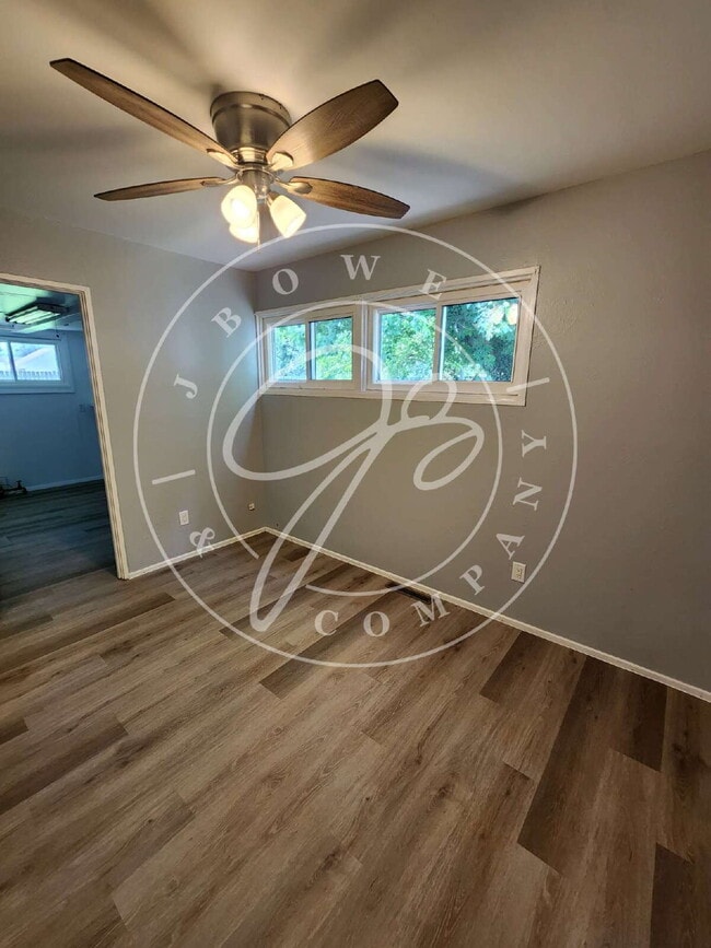 Building Photo - Charming 3-Bedroom Home in Toledo walking ...