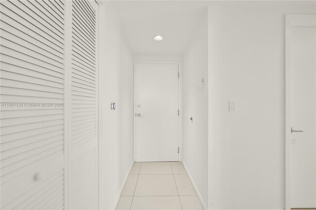 Building Photo - 5300 Paseo Blvd