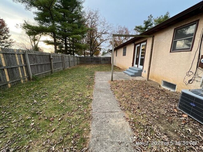 Building Photo - Large Whitehall Ranch Home