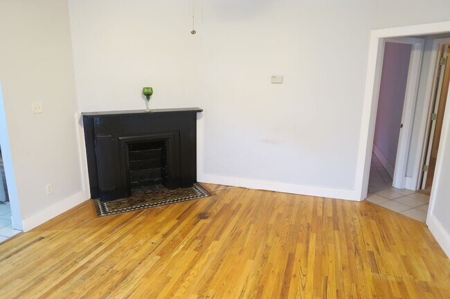 Building Photo - 472 Pearl St