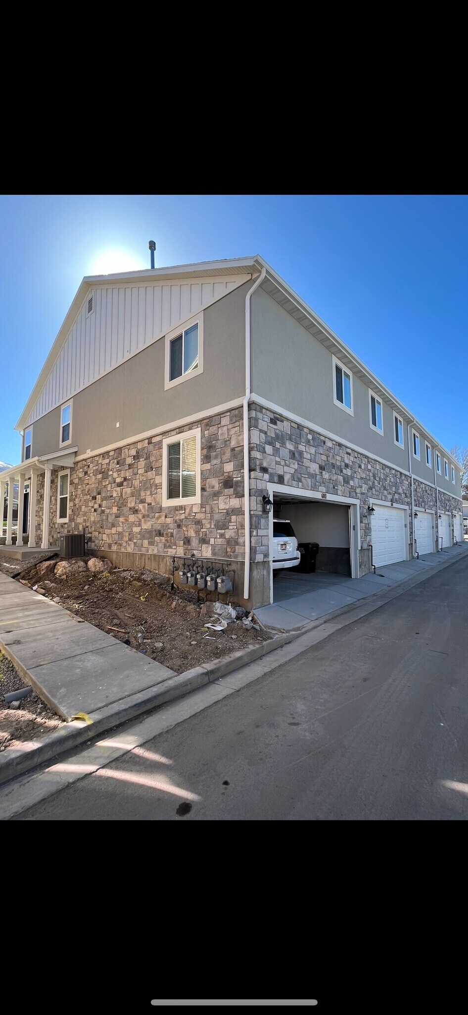 Building Photo - 520 S Orchard Dr