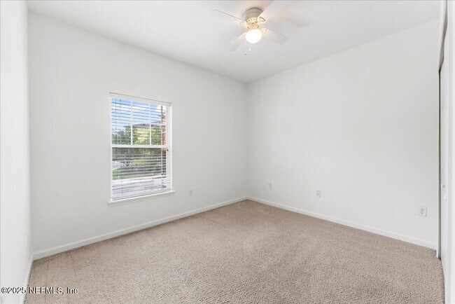 Building Photo - 8215 Green Parrot Rd
