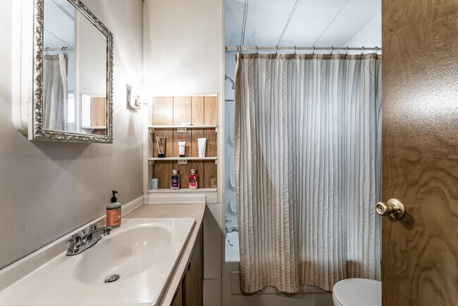 Building Photo - 503 2nd Ave W