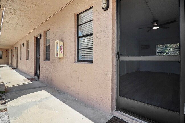 Building Photo - 1041 SE Monterey Rd