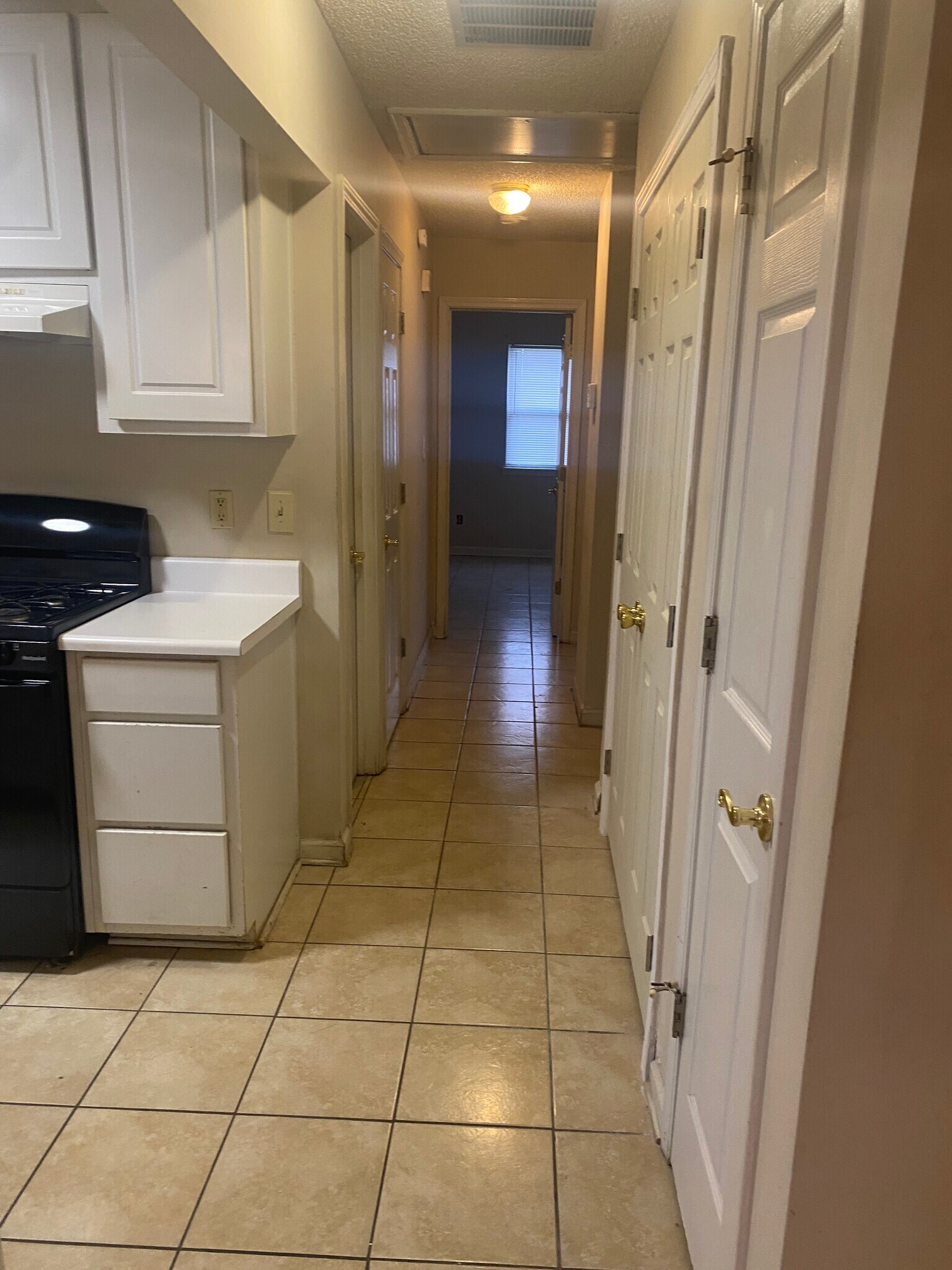 Building Photo - 412 Tina Hely Ct