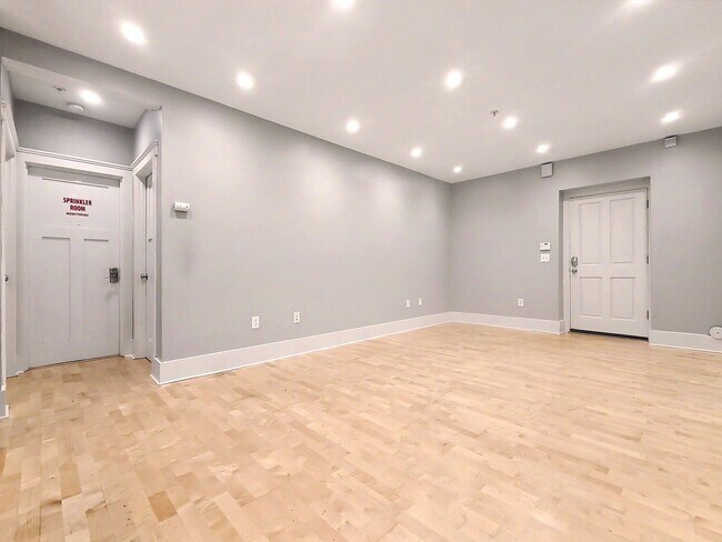 Building Photo - AVAILABLE NOW! Modern Capitol Hill 2 Bedroom Apartment, W/S/G Utilities Included!