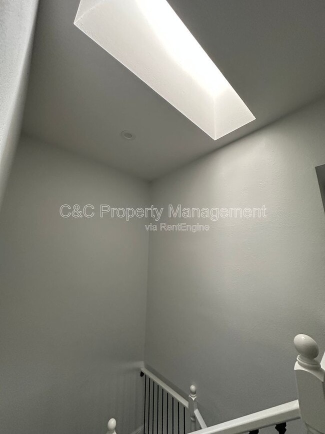 Building Photo - 180 Pelican Loop