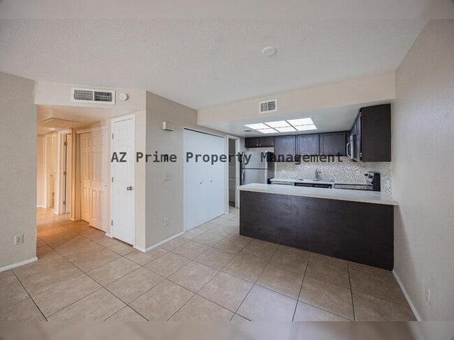 Building Photo - 2127 E 10th St