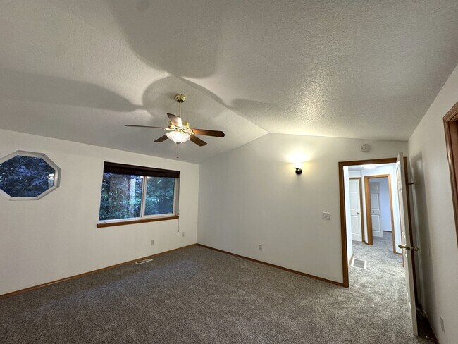 Building Photo - 4534 SW Pasadena St