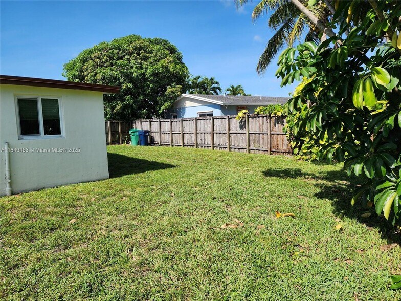 Building Photo - 845 NW 199th St