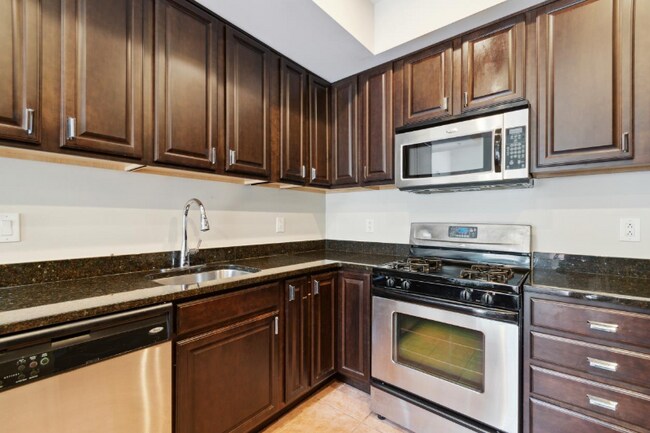 Building Photo - 426 W Laurel Ave