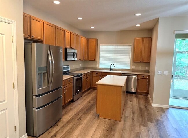 Building Photo - 5573 Rutherford Pl