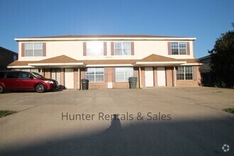 Building Photo - Updated 3-Bedroom, 2-Bath Townhome with Do...