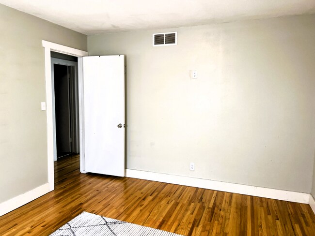 Building Photo - 7720 E Clay St