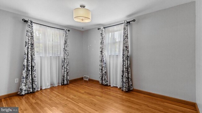 Building Photo - 203 Ashwood Way
