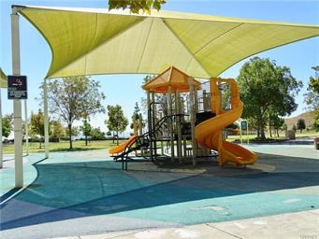 Building Photo - Stunning Porter Ranch S&S home centrally located