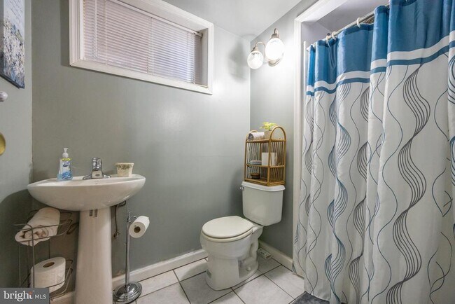 Building Photo - 120 Marta Dr