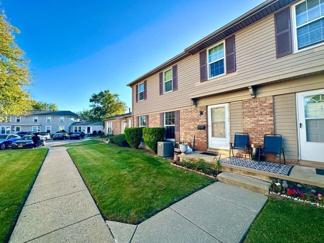 Building Photo - Open-Concept 3BR Condo with Finished Basement in Canton