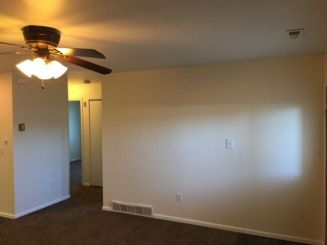 Building Photo - Main Level 2 Bedroom in Gated Community