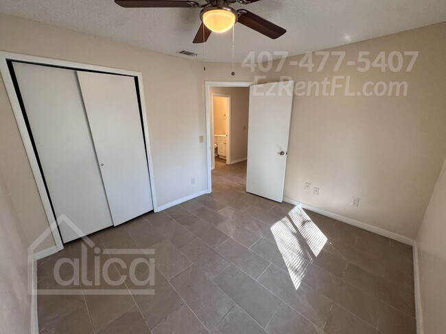 Building Photo - Move In Special  - 3/2/2 in a Great Commun...