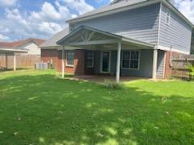 Building Photo - Available Now! MOVE IN SPECIAL HALF OFF FI...